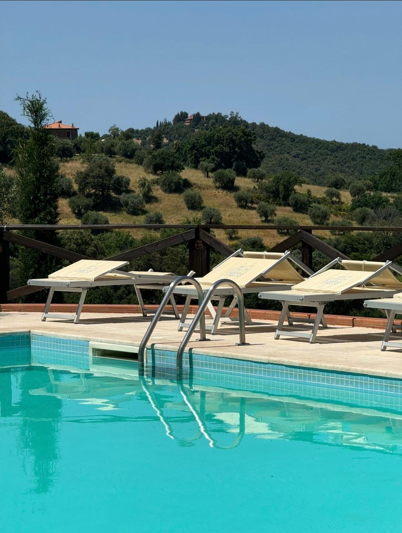 Aparthotel Madonna Del Poggio Cav Scarlino Exterior foto
