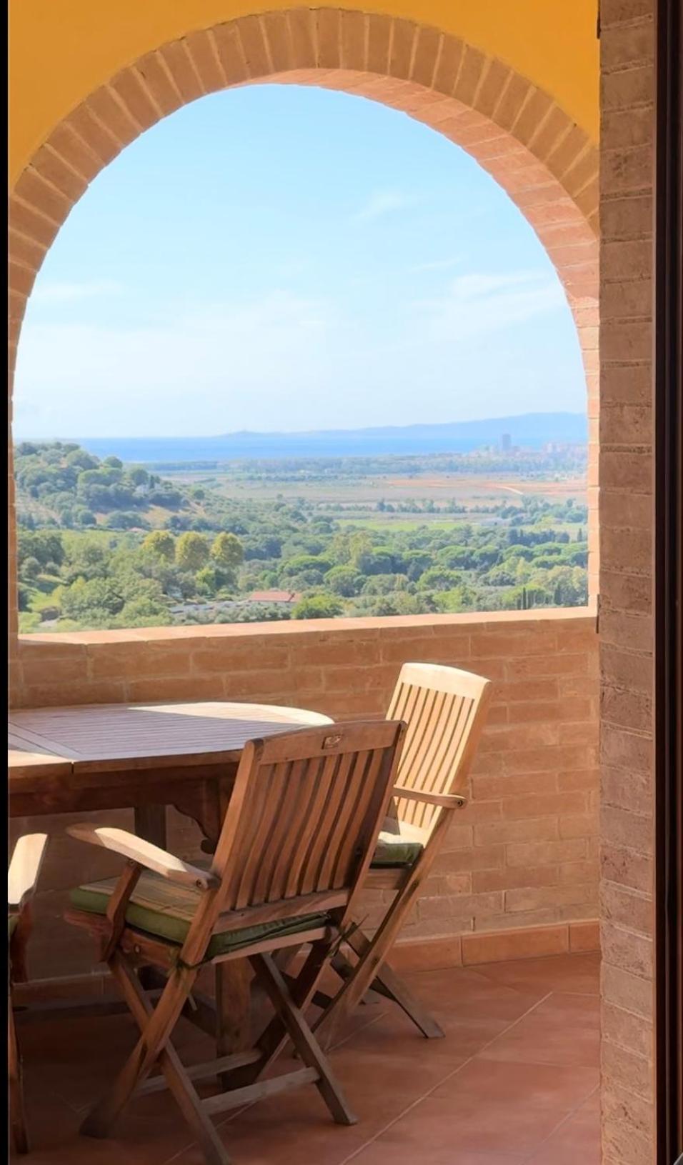 Aparthotel Madonna Del Poggio Cav Scarlino Exterior foto